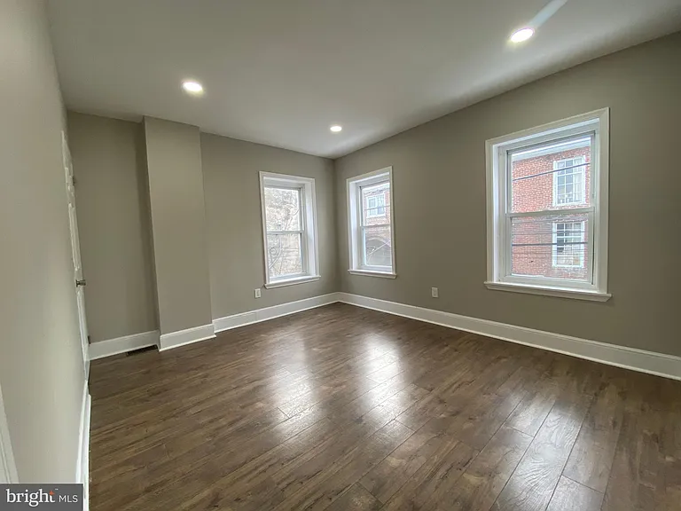 220 Pearl St — Photo 14