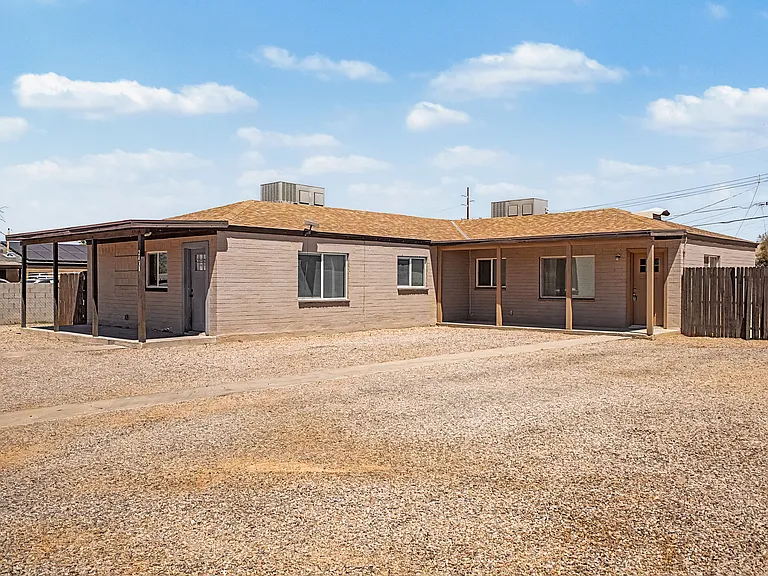 2433 E Cameron Vis — Photo 26