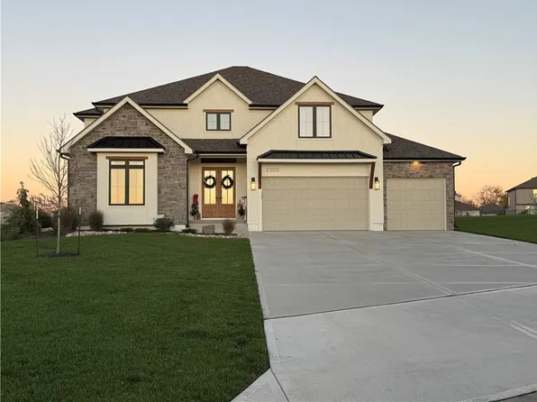 2302 SW Serena Pl, Lees Summit, MO 64082