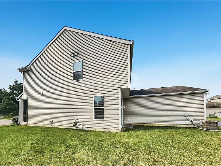 7266 Rondeau Dr — Photo 18