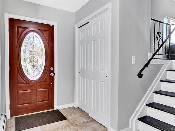 3rd image of 5 Evergreen Ln