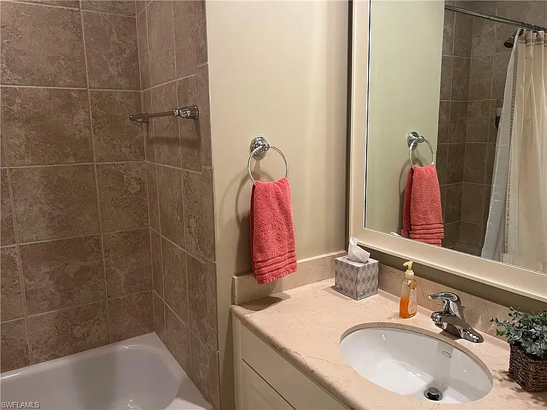 5068 Annunciation Cir #4211 — Photo 12