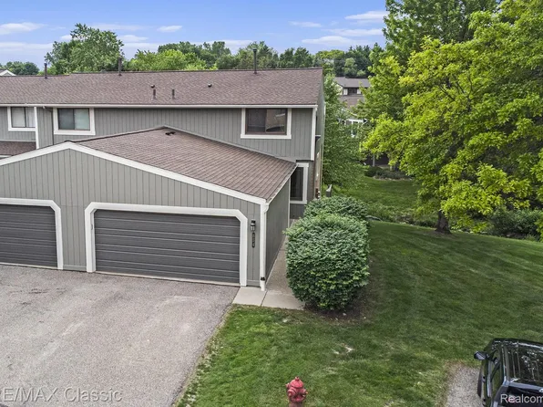 854 Yorktown Ct, Northville, MI 48167