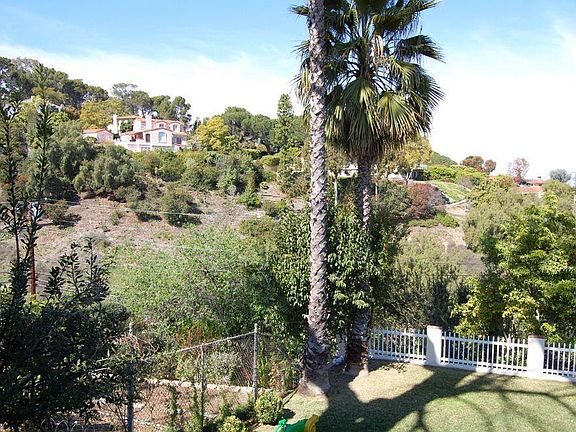4th image of 4076 Miraleste Dr