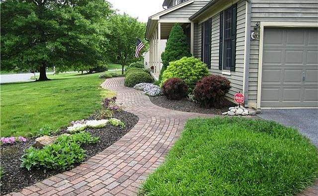 Handsome split brick walkway