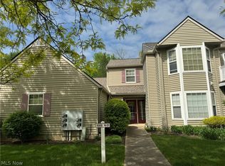 1005 Canyon View Rd APT D, Northfield, OH 44067