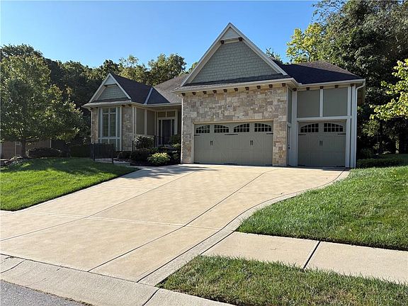2nd image of 1923 Woodridge Dr