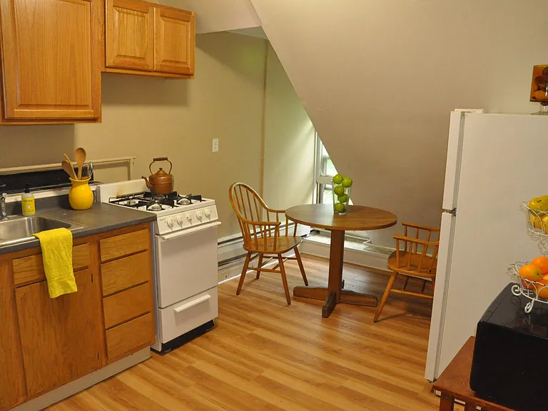 116 Ferris Pl — Photo 1