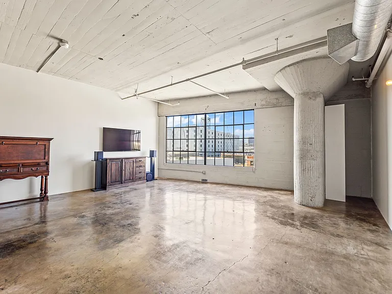 1855 Industrial St — Photo 5