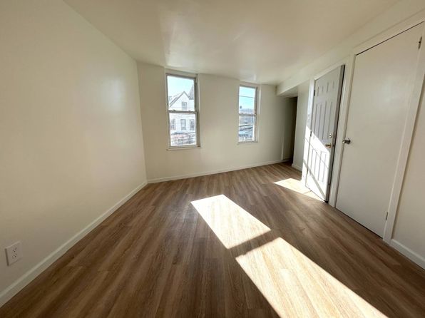 681 Rhinelander Ave #2A