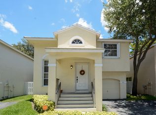 9843 NW 2nd St, Plantation, FL 33324