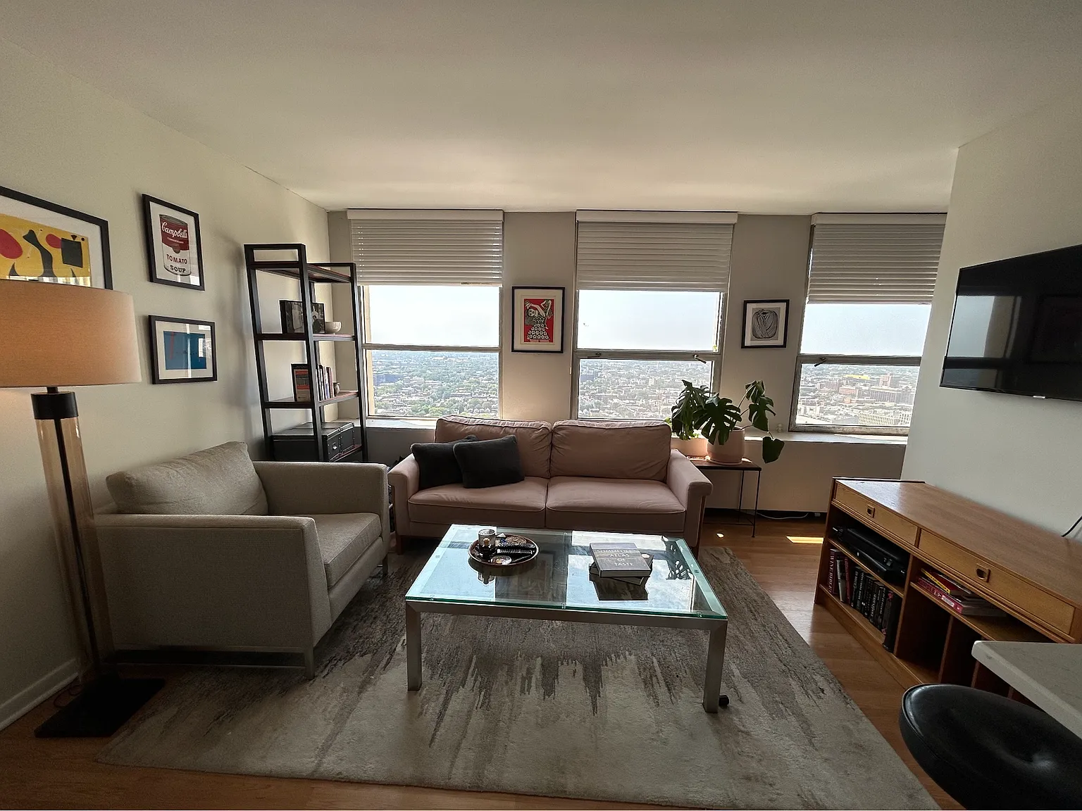 1 bed, 550 sqft, $2,300 — Photo 1