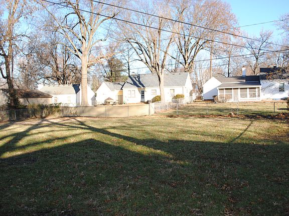 2nd image of 226 W Rainbow Ln
