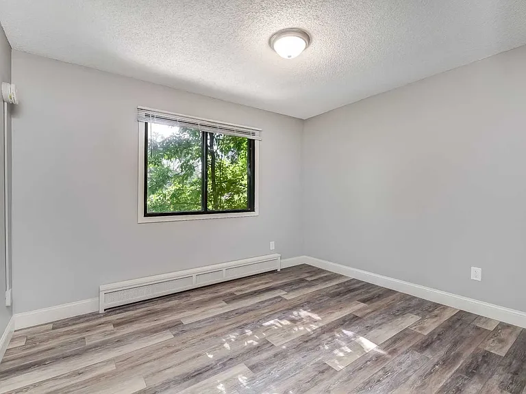 9161 Dunlap Ave — Photo 11