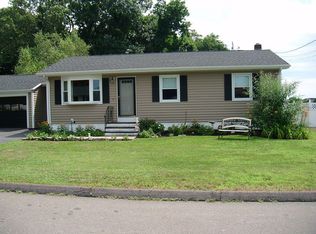 32 Iannotti Ln, Derby, CT 06418