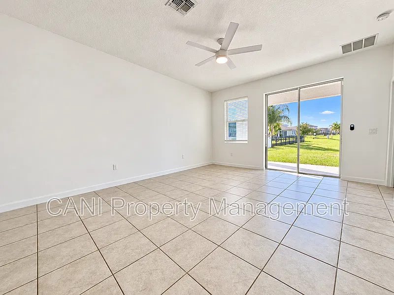 4 bed, 2.0 bath, 2057 sqft, $2,395 — Photo 4