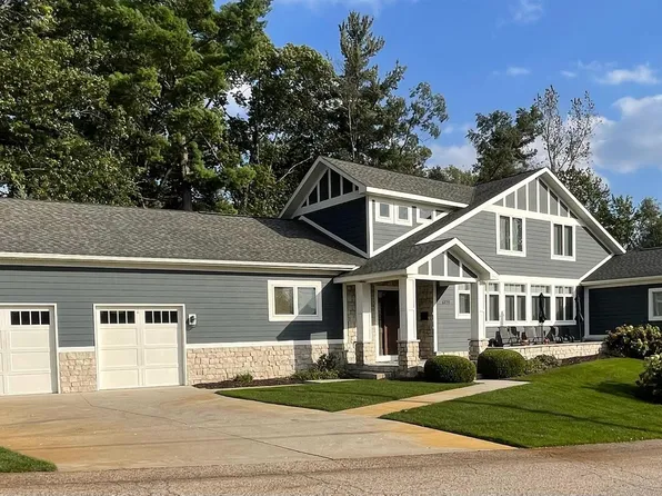 6890 Goldenrod Ave NE, Rockford, MI 49341