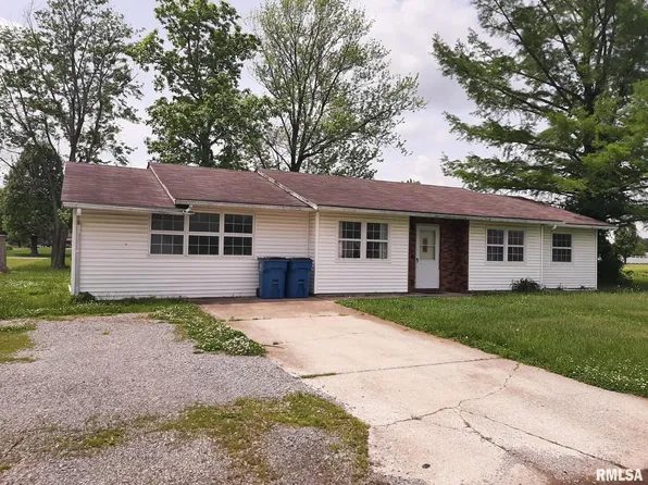 15 Eric Dr, Christopher, IL 62822