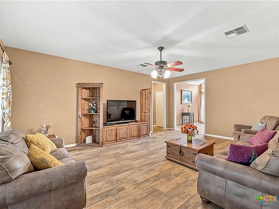 4th image of 412 Cherrystone Cir
