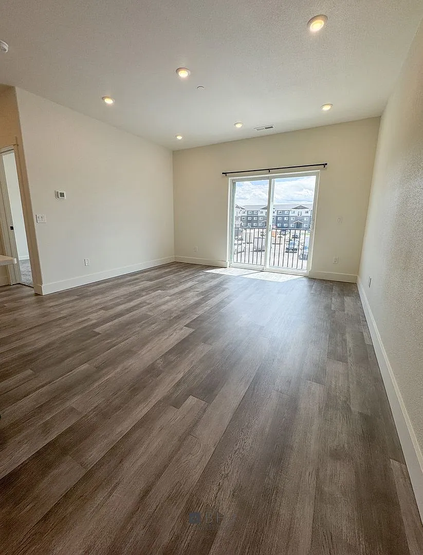 NEW Pet Friendly 1 bed/ 1 bath apartment! — Photo 2