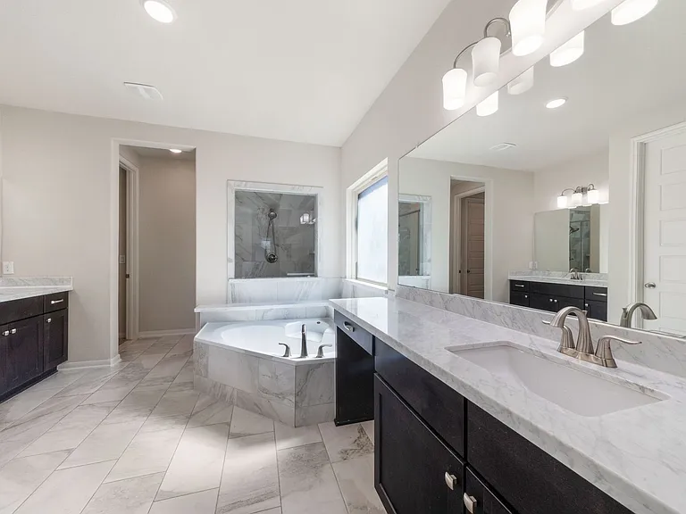 5104 Alonso Dr — Photo 3
