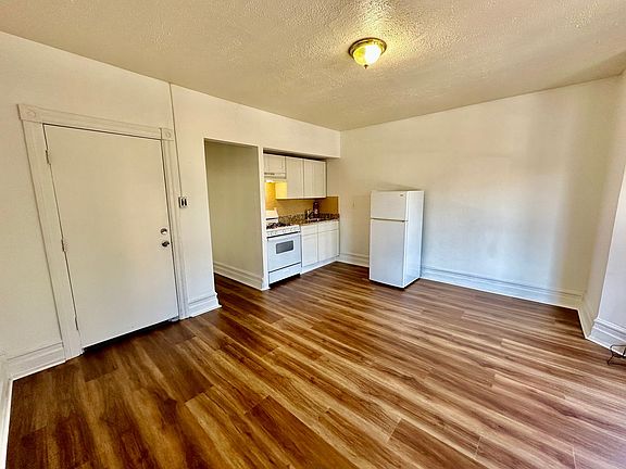 3rd image of 216 N 4th St