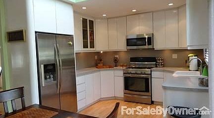 Kitchen
						:
						Stainless steel appliances (matching set, less than a year old). Skylight too!