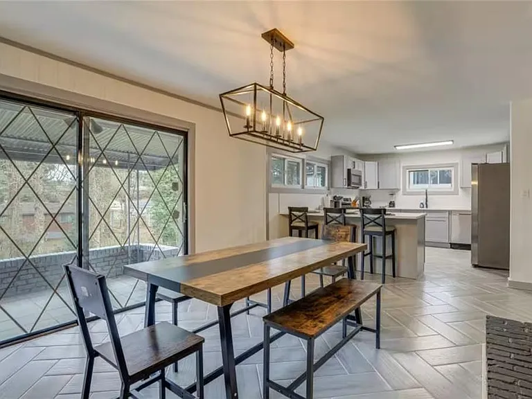 1944 Cindy Dr — Photo 7