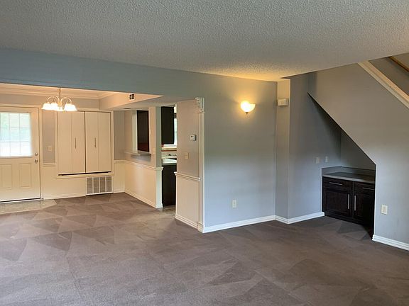 4th image of 605 W Benton St APT C
