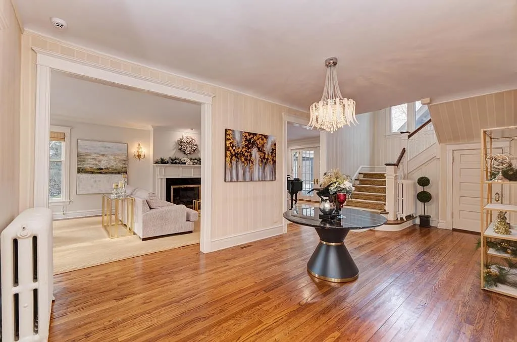 6 bed, 6.0 bath, 6900 sqft, $12,000 — Photo 4