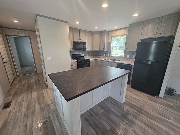 2nd image of 700 W Ridgeway Ave #126