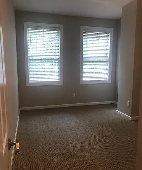 218 14th St NE — Photo 16