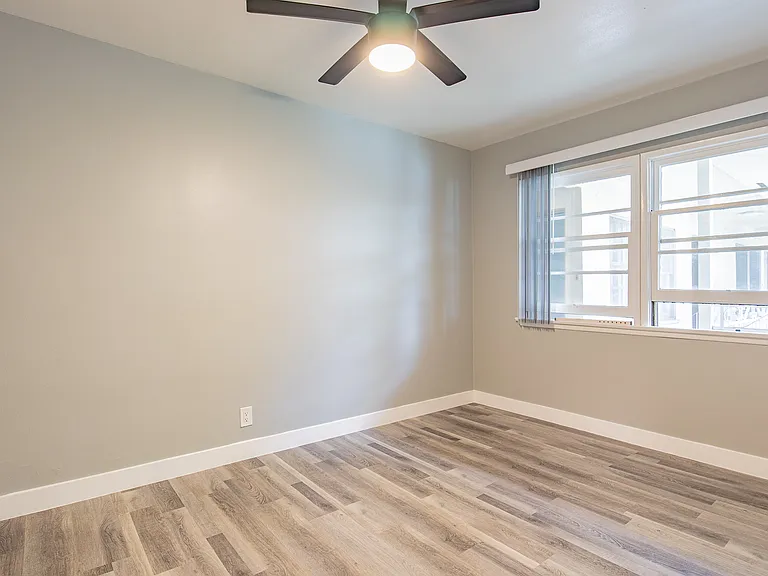 4427 Woodman Ave #1X1 — Photo 6