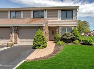 234 Pond View Ln, Smithtown, NY 11787