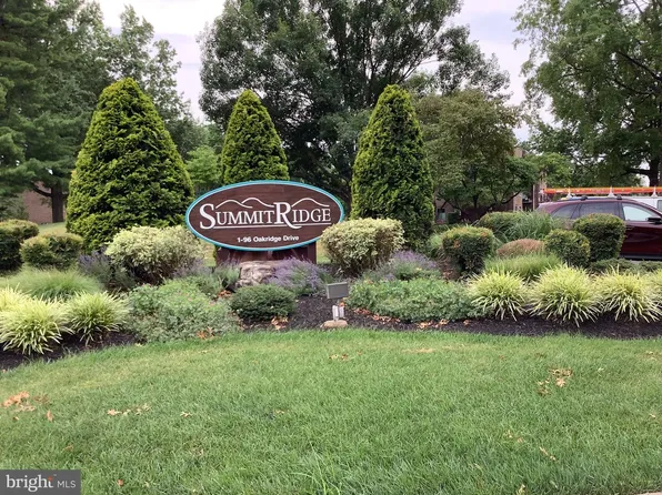 52 Oakridge Dr, Langhorne, PA 19047