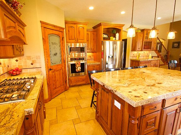 4th image of 2139 N Banbury Ct