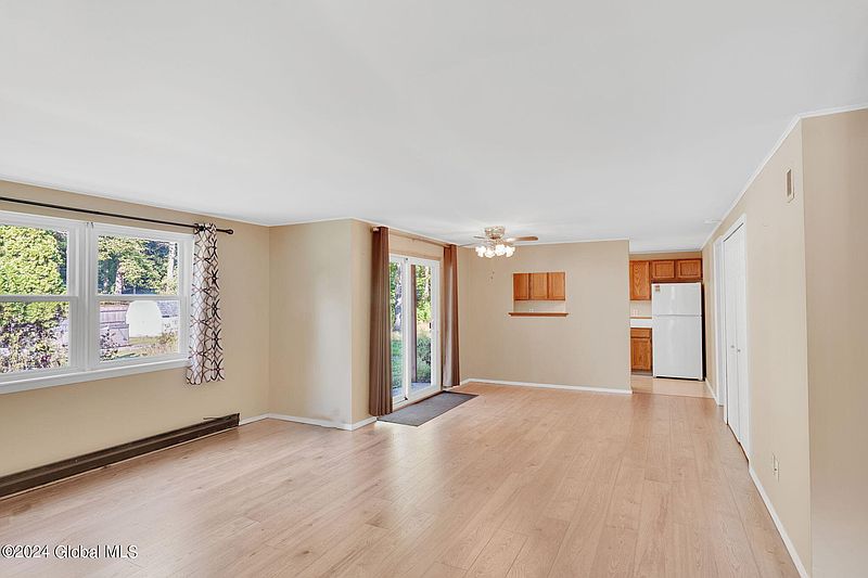 5th image of 77 Snowberry Road