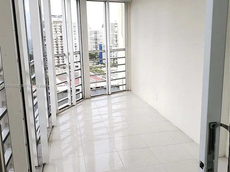 100 Golden Isles Dr #Penthouse 7 — Photo 9