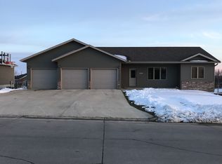 702 11th St SE, Orange City, IA 51041