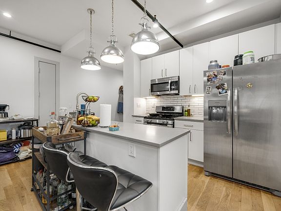 3rd image of 347 Lorimer St #6C