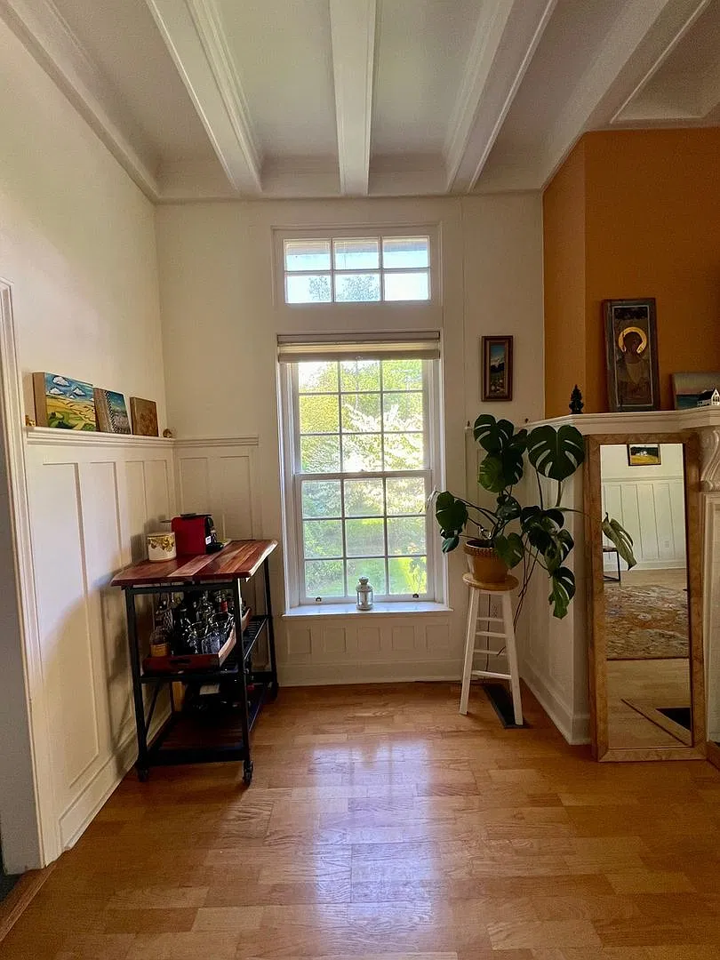 Spacious 2BR Condo in Brookline — Photo 4