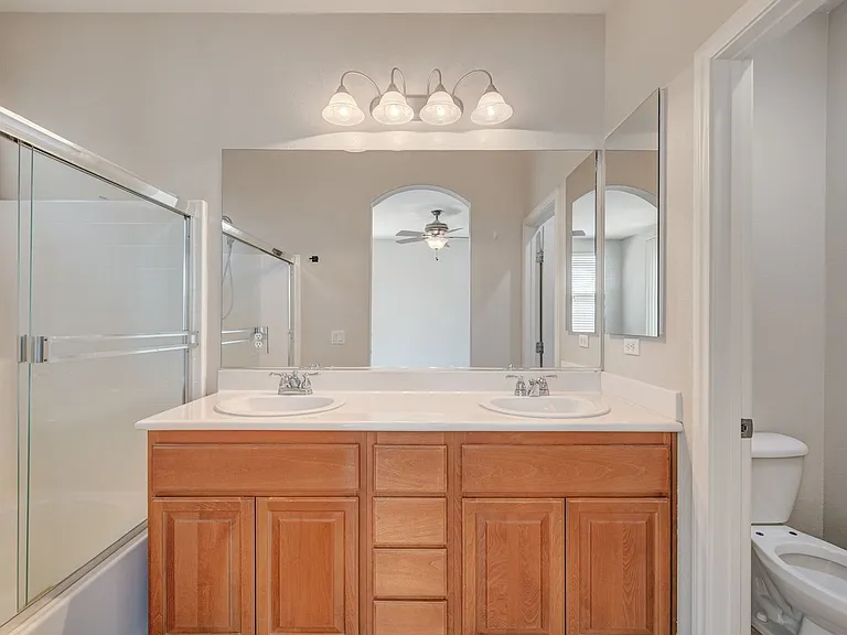 4421 Desert Home Ave — Photo 32
