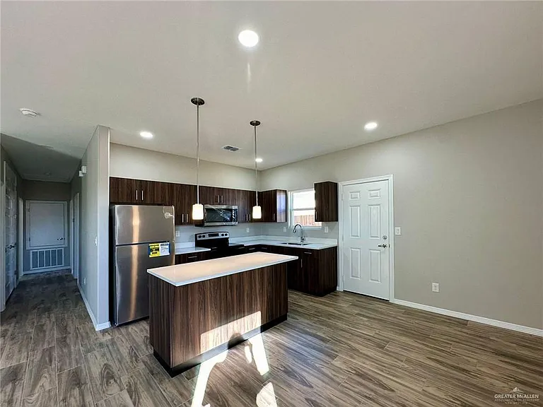 4305 Walnut Ave #3 — Photo 3