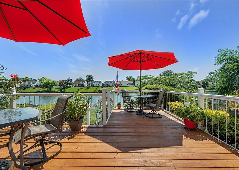 Welcome home!  Imagine yourself on your lovely deck, overlooking the lake while sipping your lemonade. 