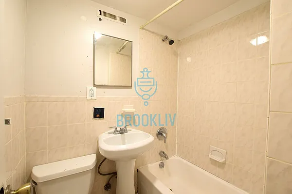 Rented by null | media 15