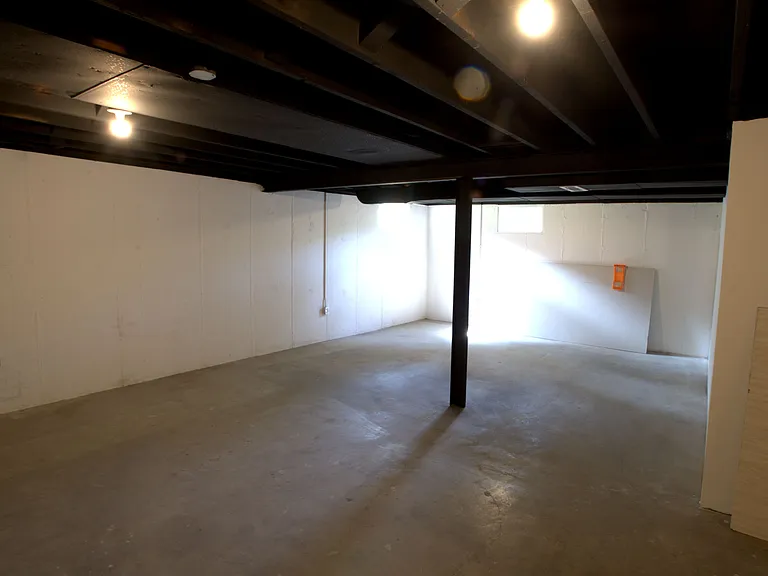 1015 Grenoble Ln — Photo 13