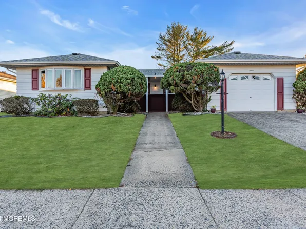 12 Hyannis Street, Toms River, NJ 08757