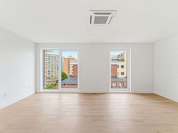 4th image of 1035 Commonwealth Ave #510