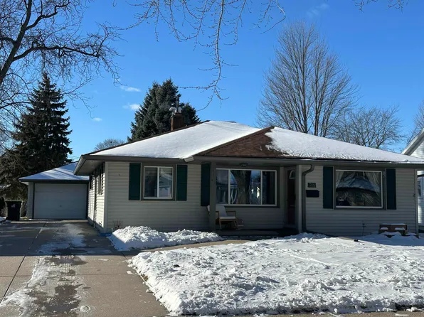 718 Grove St, Beaver Dam, WI 53916