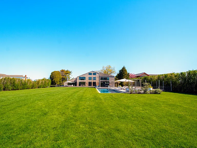 Halsey Ln — Photo 24